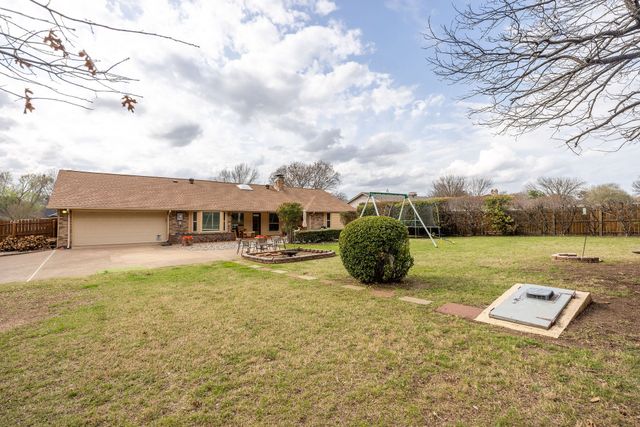 328 Shadowwood Trail, Ovilla, TX 75154