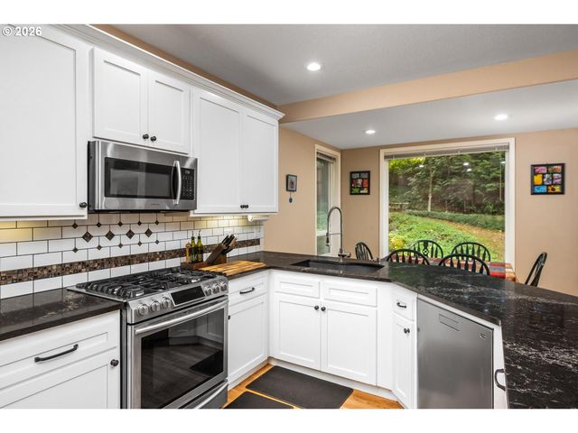 3220 Sw LURADEL St, Portland, OR 97219