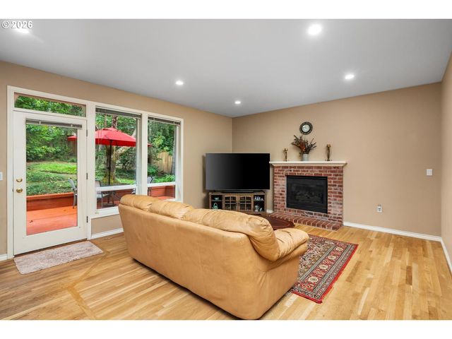 3220 Sw LURADEL St, Portland, OR 97219