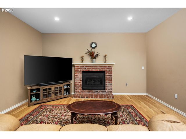 3220 Sw LURADEL St, Portland, OR 97219