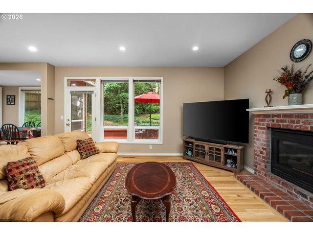 3220 Sw LURADEL St, Portland, OR 97219