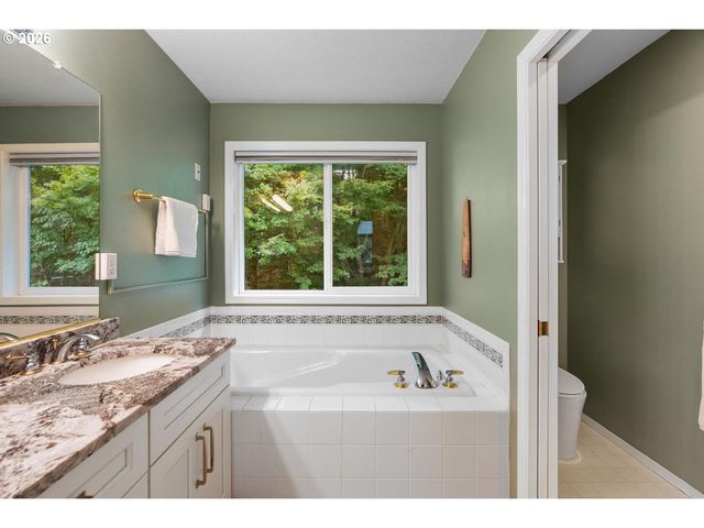 3220 Sw LURADEL St, Portland, OR 97219