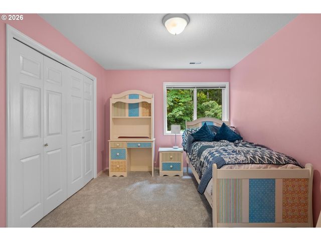 3220 Sw LURADEL St, Portland, OR 97219