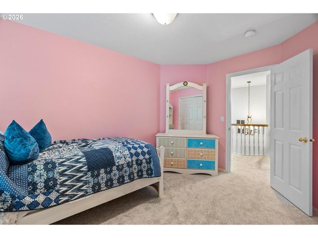3220 Sw LURADEL St, Portland, OR 97219