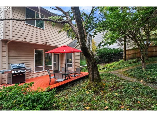 3220 Sw LURADEL St, Portland, OR 97219