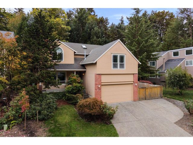 3220 Sw LURADEL St, Portland, OR 97219