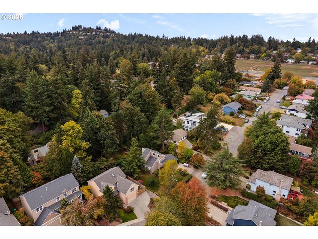 3220 Sw LURADEL St, Portland, OR 97219