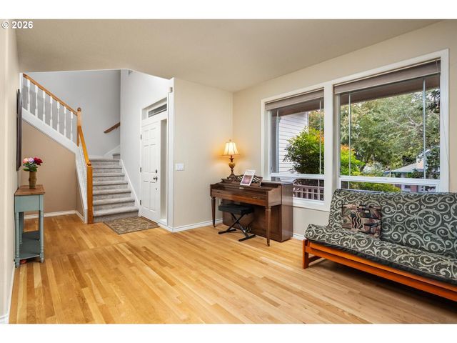 3220 Sw LURADEL St, Portland, OR 97219