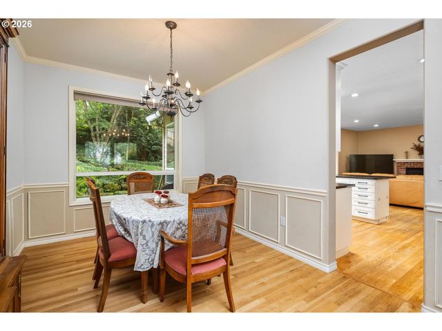 3220 Sw LURADEL St, Portland, OR 97219