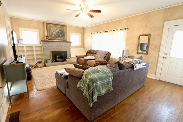 2103 S POLK Street, Amarillo, TX 79109