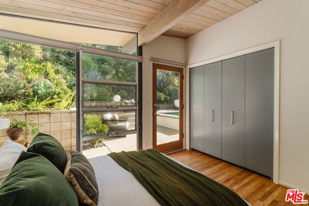 Image 21 of property listing at 3688 Buena Park Drive, Studio City, CA 91604