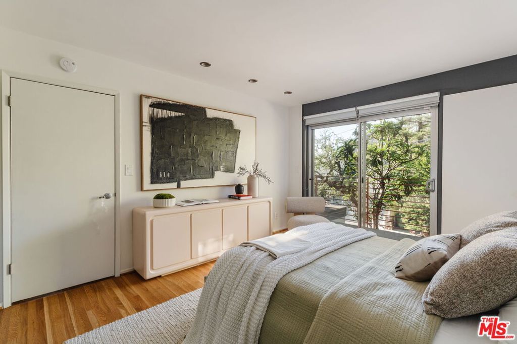 Image 27 of property listing at 3688 Buena Park Drive, Studio City, CA 91604