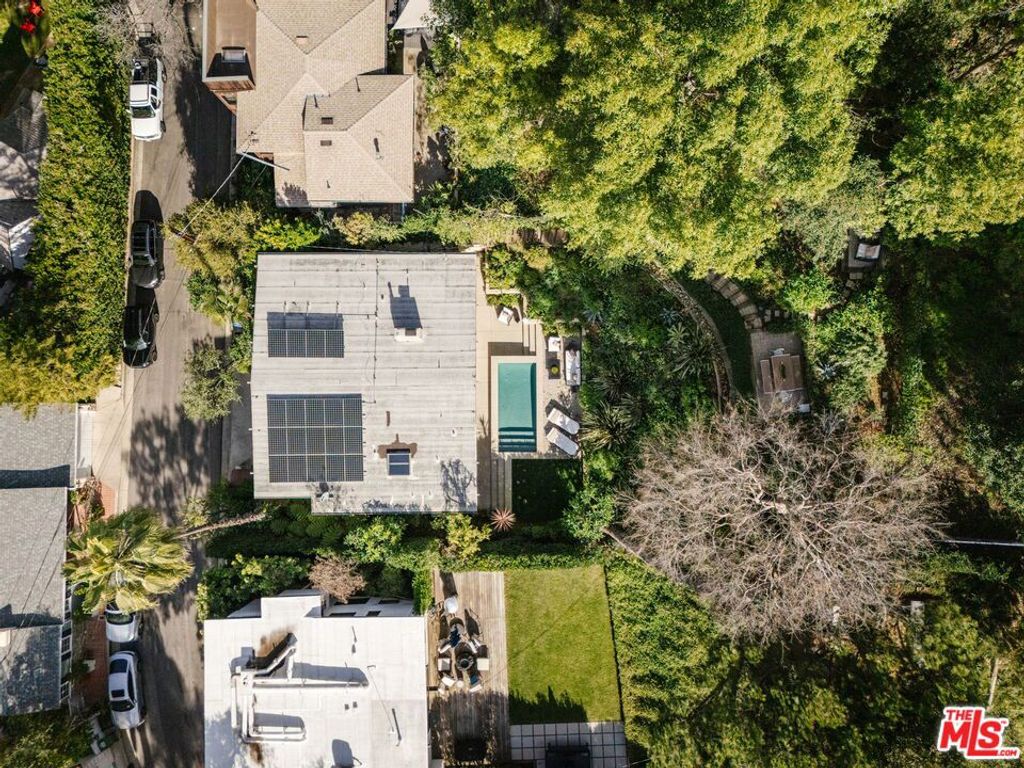 Image 28 of property listing at 3688 Buena Park Drive, Studio City, CA 91604