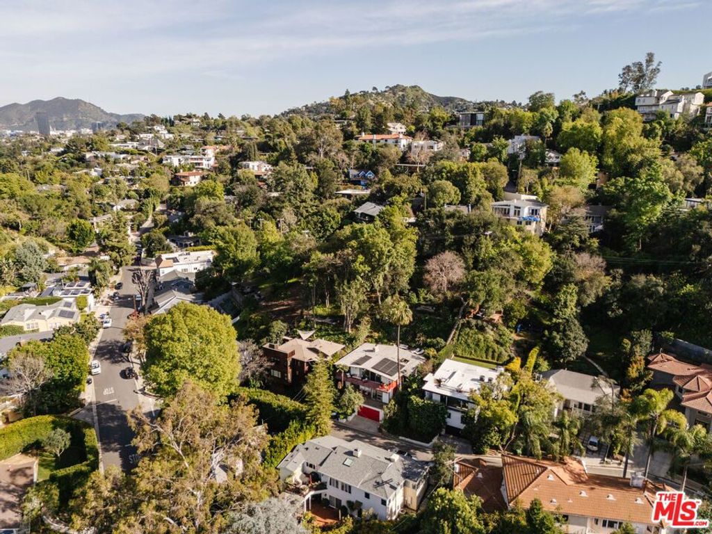 Image 29 of property listing at 3688 Buena Park Drive, Studio City, CA 91604