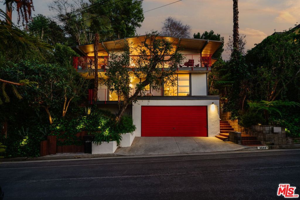 Image 30 of property listing at 3688 Buena Park Drive, Studio City, CA 91604