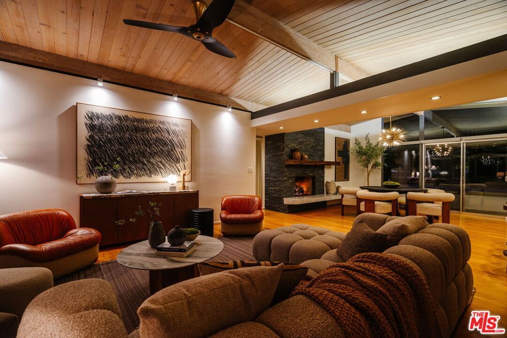 Image 32 of property listing at 3688 Buena Park Drive, Studio City, CA 91604