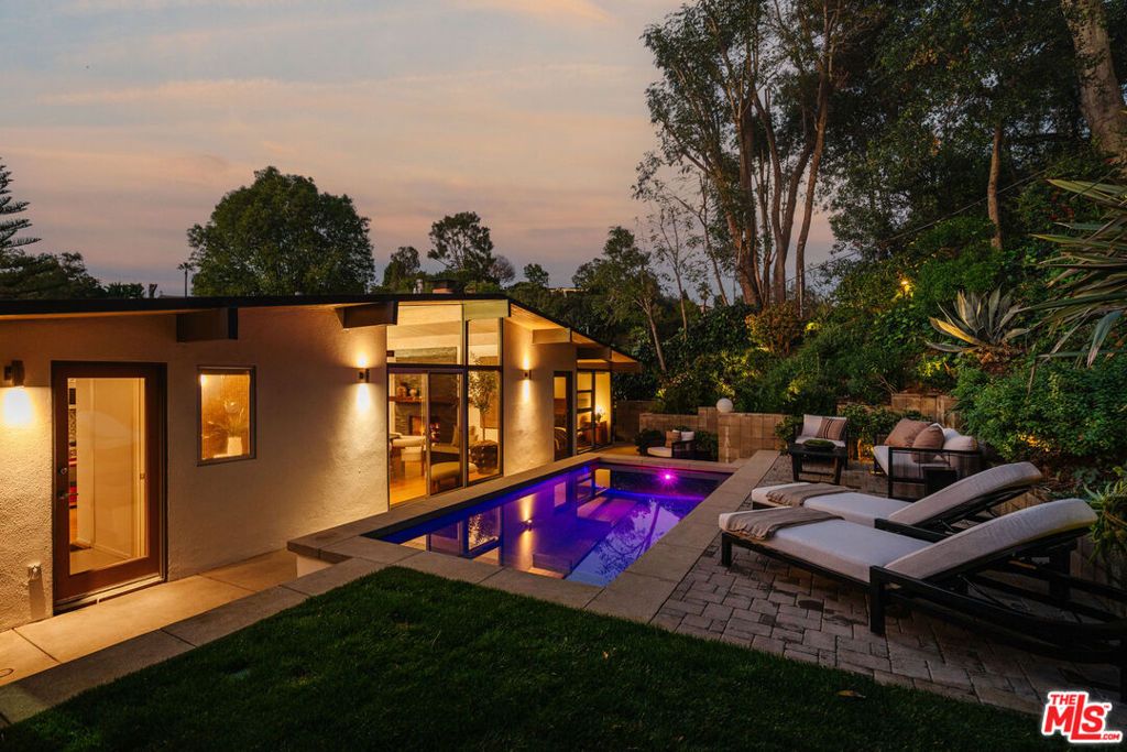 Image 33 of property listing at 3688 Buena Park Drive, Studio City, CA 91604