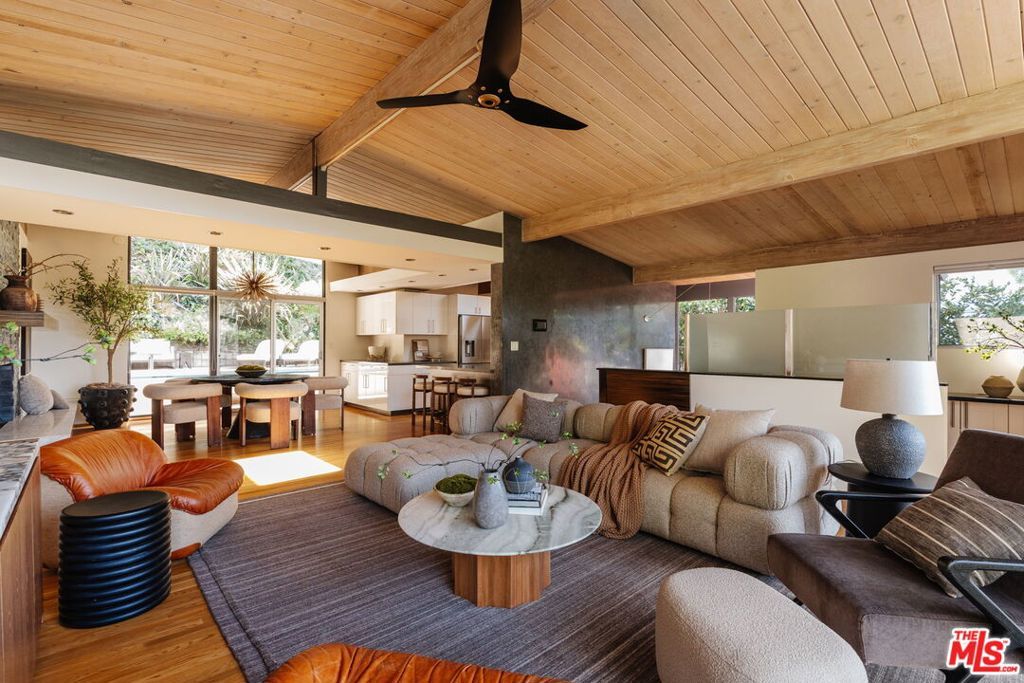Image 5 of property listing at 3688 Buena Park Drive, Studio City, CA 91604