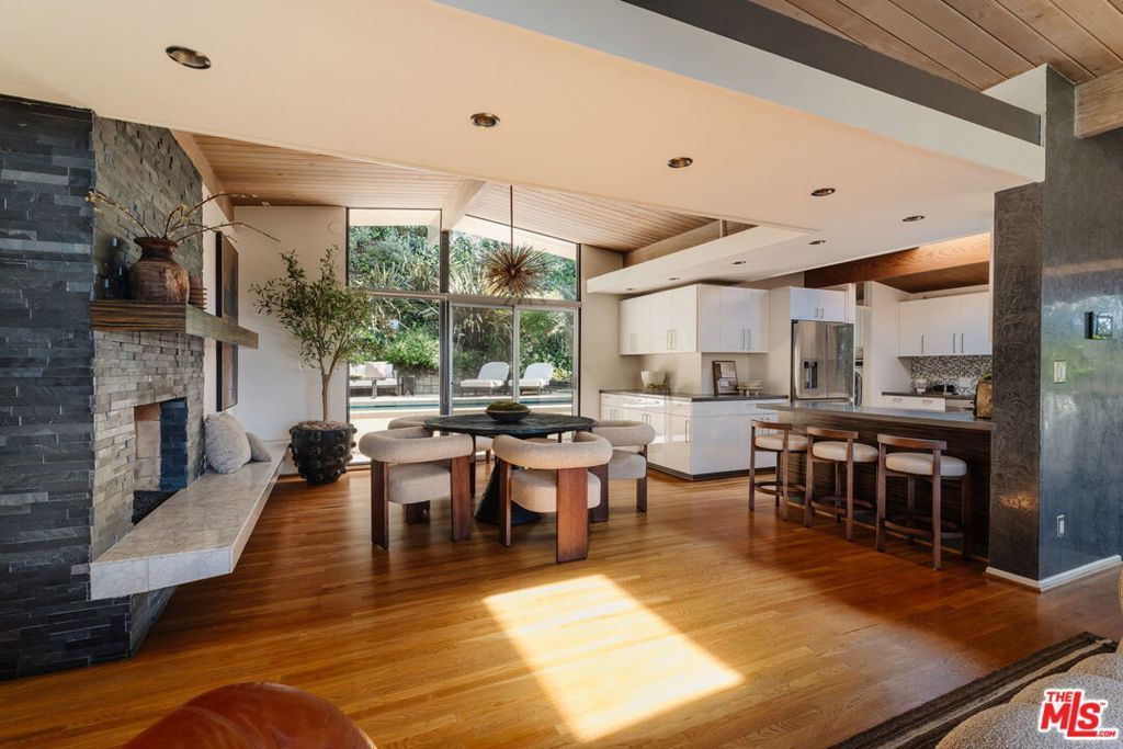 Image 6 of property listing at 3688 Buena Park Drive, Studio City, CA 91604