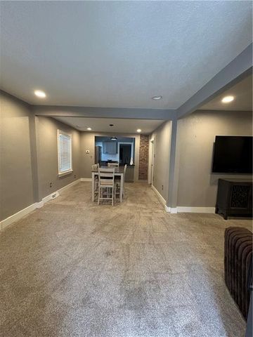 5231 Gladstone Boulevard, Kansas City, MO 64123