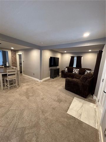 5231 Gladstone Boulevard, Kansas City, MO 64123