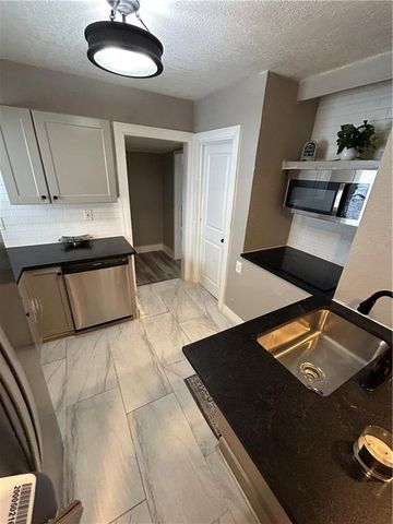 5231 Gladstone Boulevard, Kansas City, MO 64123