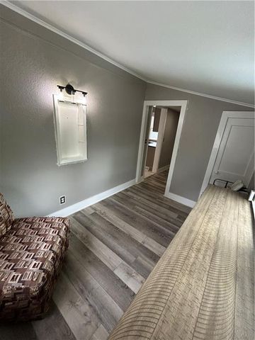 5231 Gladstone Boulevard, Kansas City, MO 64123