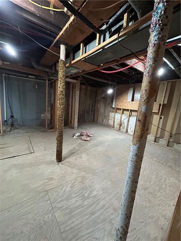 5231 Gladstone Boulevard, Kansas City, MO 64123