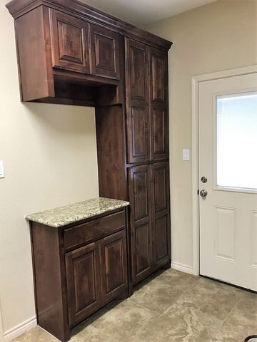 1513 Club Dr, Midland, TX 79701