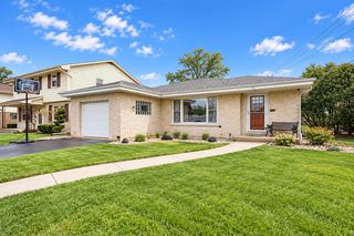 961 S Kent Avenue, Elmhurst, IL 60126
