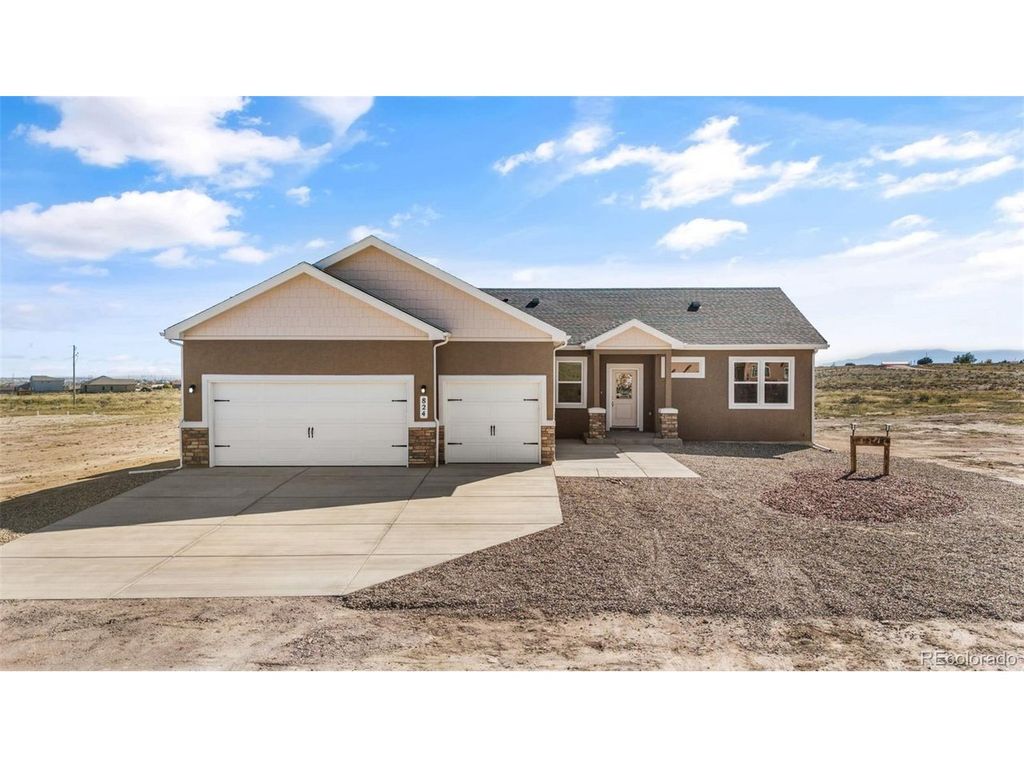 824 E Loma Dr, Pueblo West, CO 81007