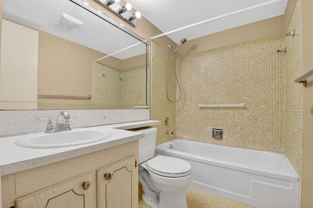 265 Windsor L, West Palm Beach, FL 33417