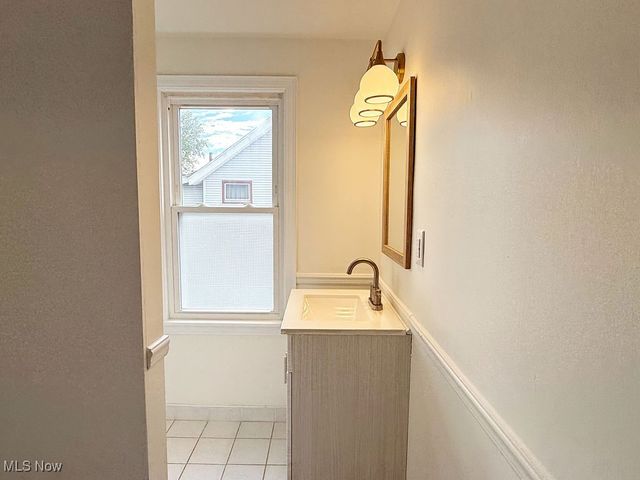 327 Adelaide, Warren, OH 44483