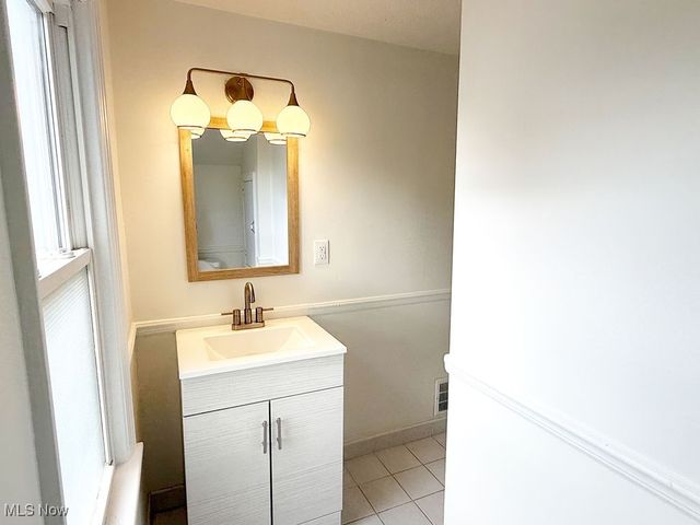 327 Adelaide, Warren, OH 44483