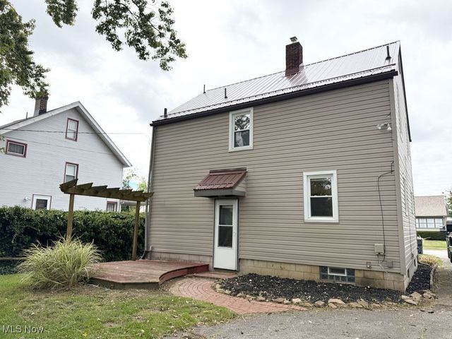 327 Adelaide, Warren, OH 44483