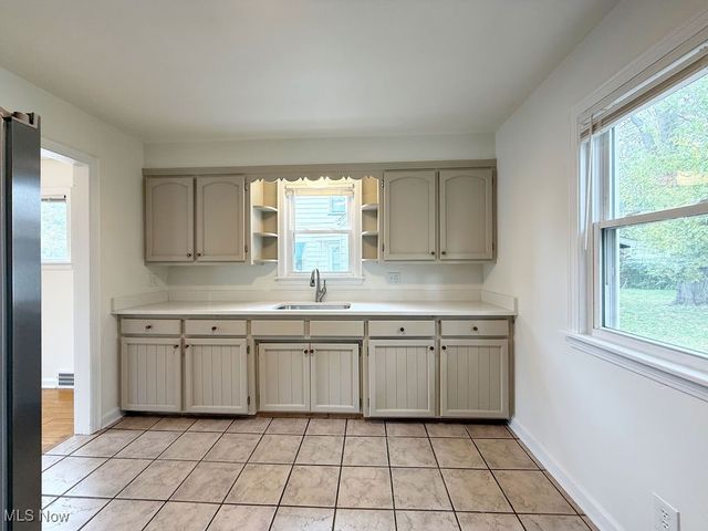 327 Adelaide, Warren, OH 44483