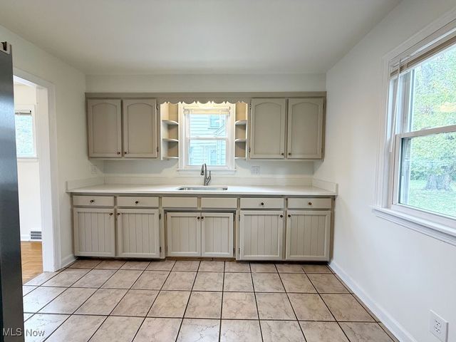 327 Adelaide, Warren, OH 44483