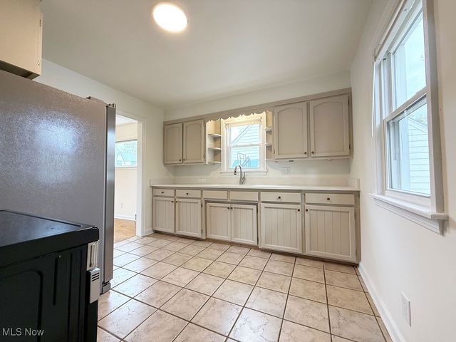 327 Adelaide, Warren, OH 44483