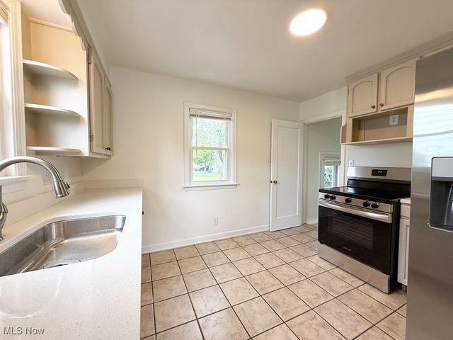 327 Adelaide, Warren, OH 44483