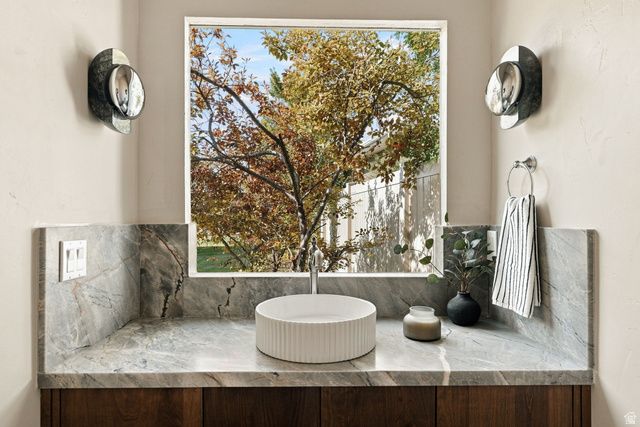 3983 S MERCURY DR, Holladay, UT 84124