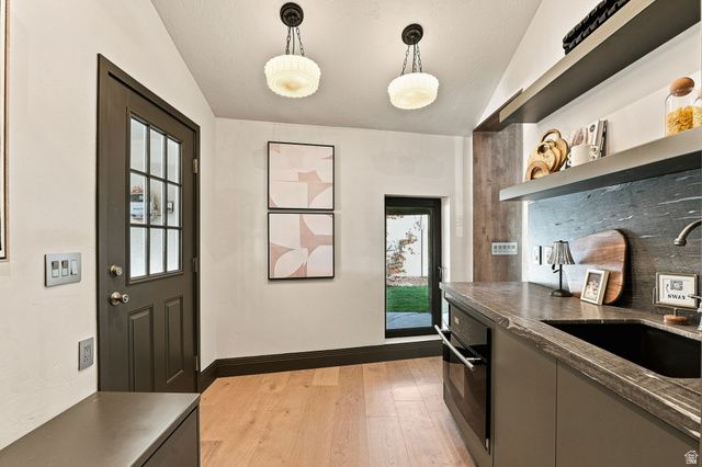3983 S MERCURY DR, Holladay, UT 84124