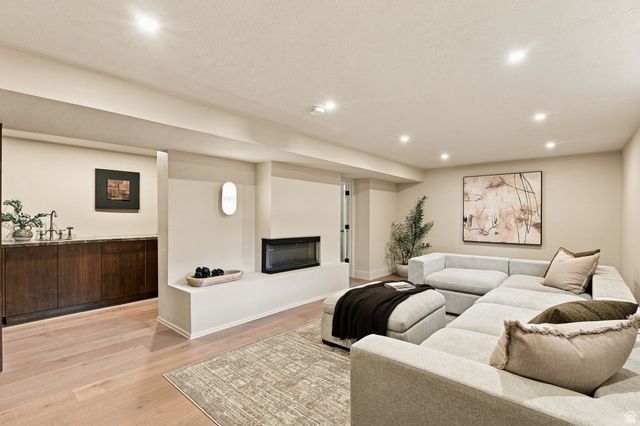 3983 S MERCURY DR, Holladay, UT 84124