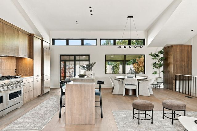 3983 S MERCURY DR, Holladay, UT 84124