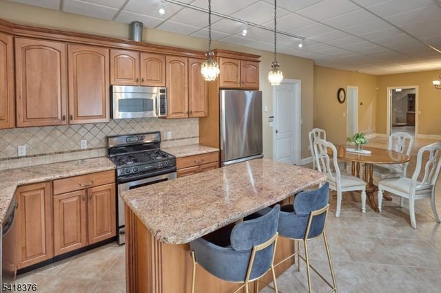 15 Michelle Way, Montville Twp., NJ 07058