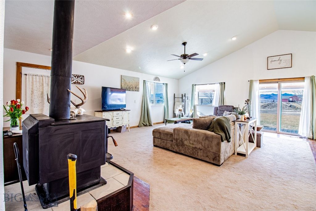 1 Bonanza Place, Whitehall, MT 59759