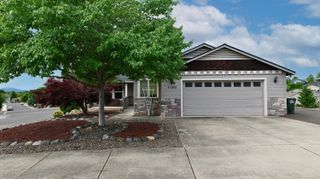 1180 Highlands Drive, Eagle Point, OR 97524