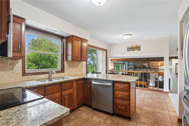 2040 Sandalwood Drive NE, Cedar Rapids, IA 52402