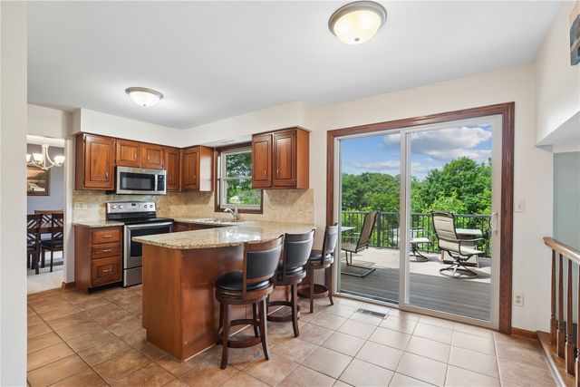 2040 Sandalwood Drive NE, Cedar Rapids, IA 52402