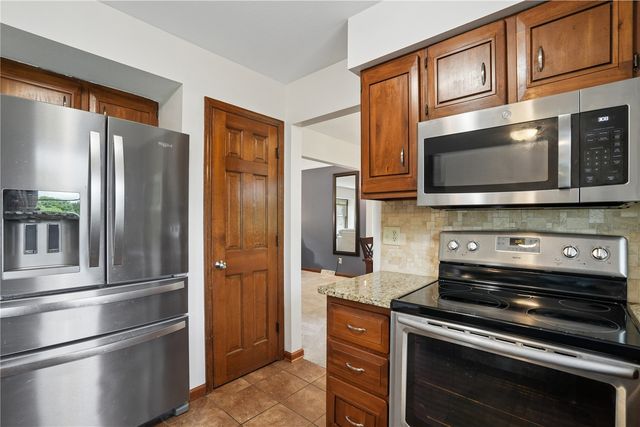 2040 Sandalwood Drive NE, Cedar Rapids, IA 52402