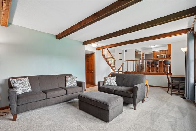 2040 Sandalwood Drive NE, Cedar Rapids, IA 52402